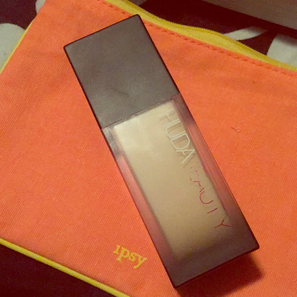 Huda Beauty Faux Filter Foundation